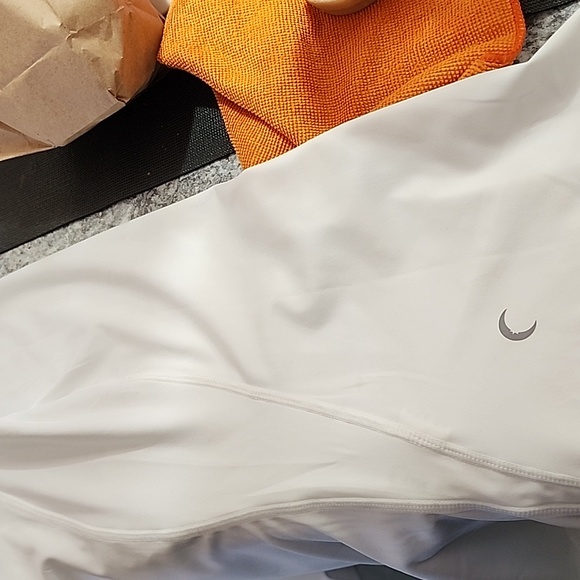 BNWT zyia white adapt long sleeve T - Picture 6 of 7